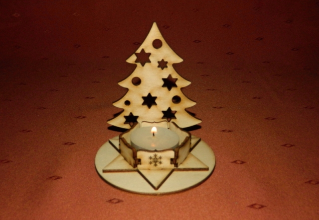 Dřevěný svícen vánoční stromeček